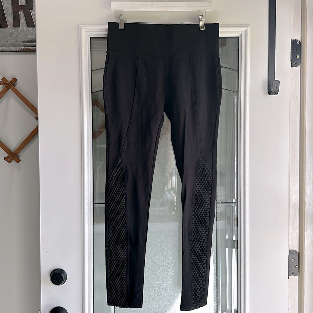 Black leggings w/ mesh detail